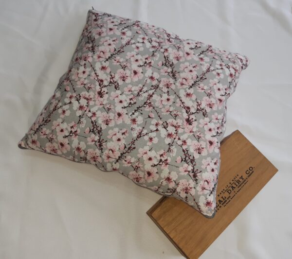 Coussin Transformable en Plaid Fleur de Cerisier