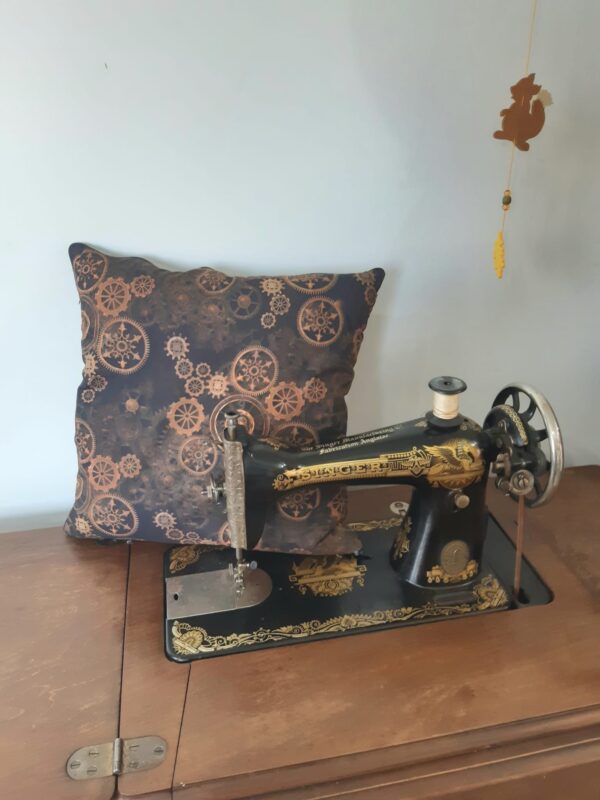 Coussin Transformable en Plaid Chronos